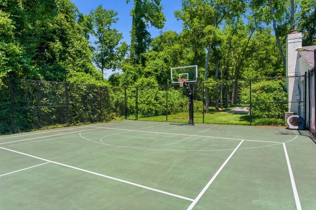 2419 Valley Brook Rd, Nashville, TN 37215