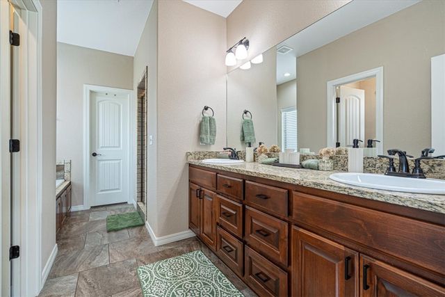 4846 W Wales Drive, Fayetteville, AR 72704