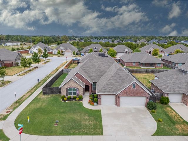 4846 W Wales Drive, Fayetteville, AR 72704