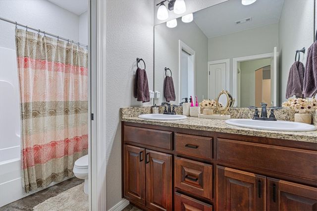 4846 W Wales Drive, Fayetteville, AR 72704