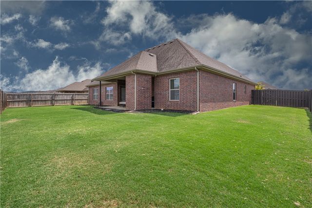4846 W Wales Drive, Fayetteville, AR 72704