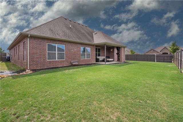 4846 W Wales Drive, Fayetteville, AR 72704