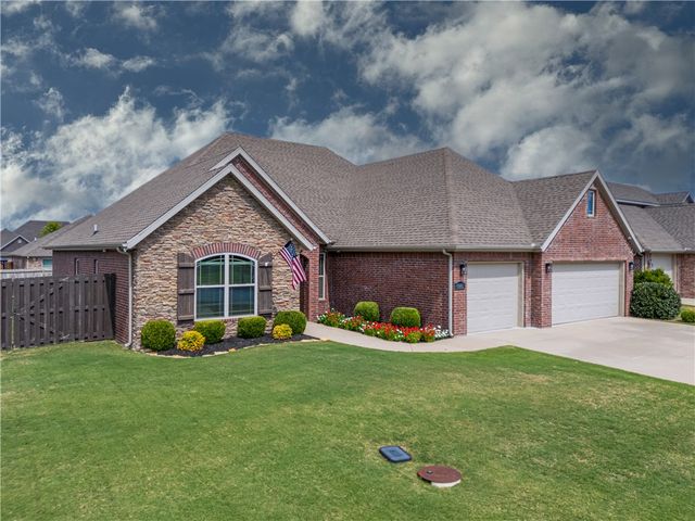4846 W Wales Drive, Fayetteville, AR 72704