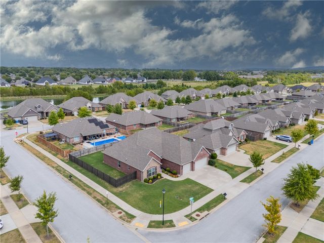 4846 W Wales Drive, Fayetteville, AR 72704