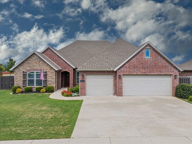 4846 W Wales Drive, Fayetteville, AR 72704