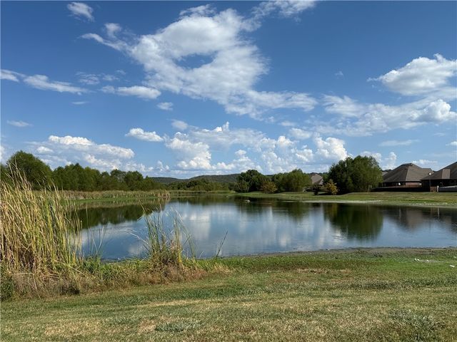 4846 W Wales Drive, Fayetteville, AR 72704