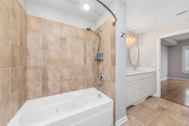 6420 Double Eagle Drive 510, Woodridge, IL 60517