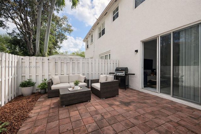 10909 NW 43rd Ln, Doral, FL 33178