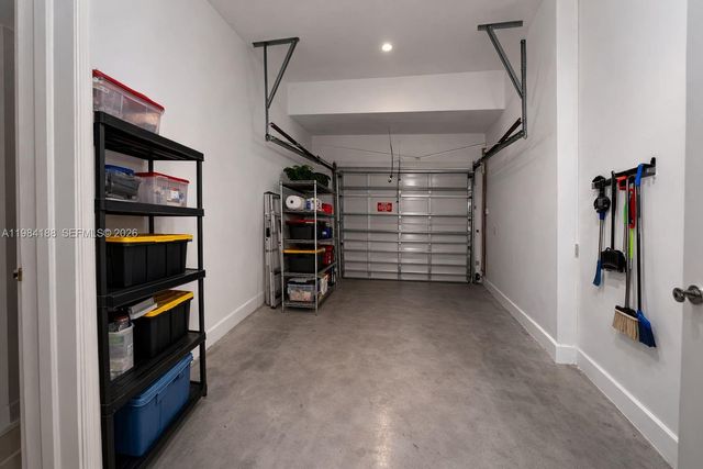 10909 NW 43rd Ln, Doral, FL 33178