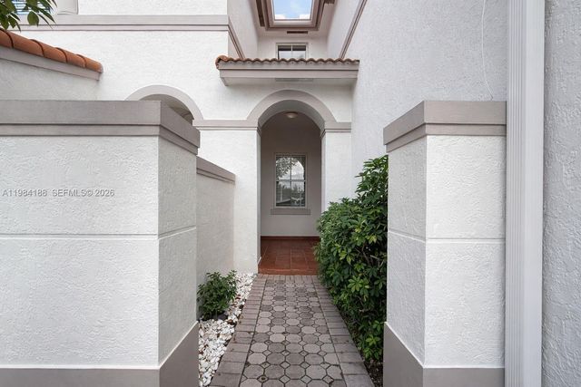 10909 NW 43rd Ln, Doral, FL 33178