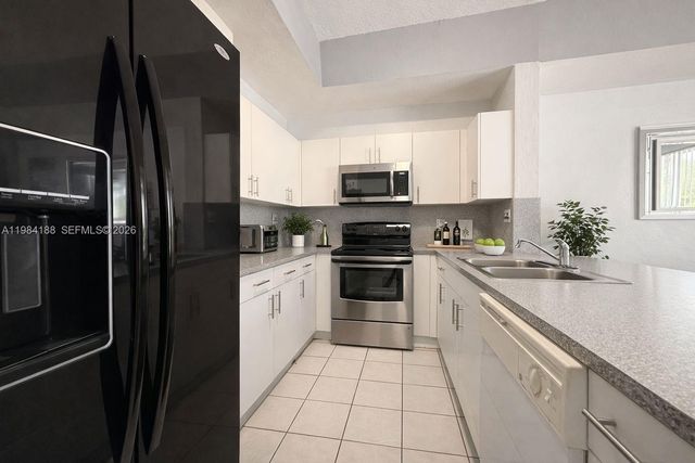 10909 NW 43rd Ln, Doral, FL 33178