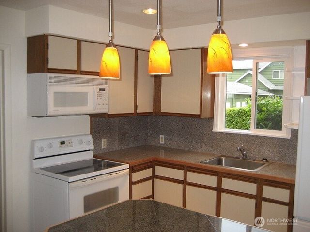 1254 8th Avenue S, Edmonds, WA 98020