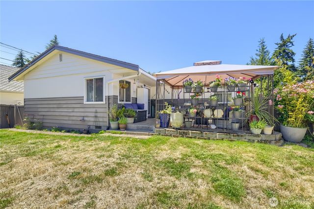 1254 8th Avenue S, Edmonds, WA 98020