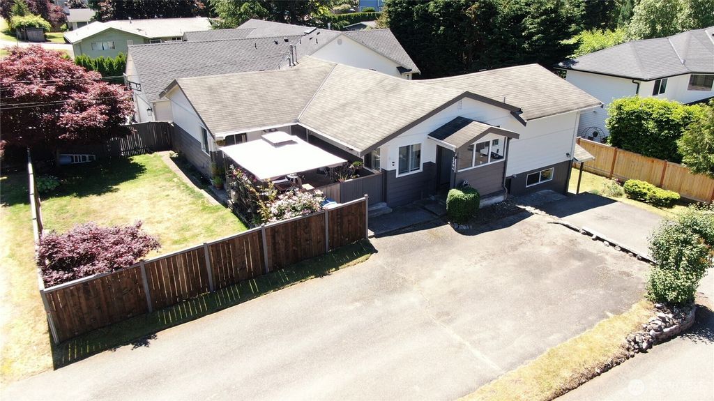 1254 8th Avenue S, Edmonds, WA 98020