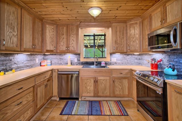 590 Angela Lane, Hemphill, TX 75948