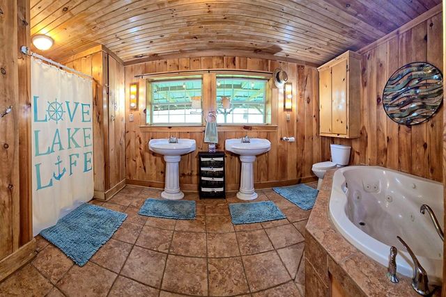 590 Angela Lane, Hemphill, TX 75948