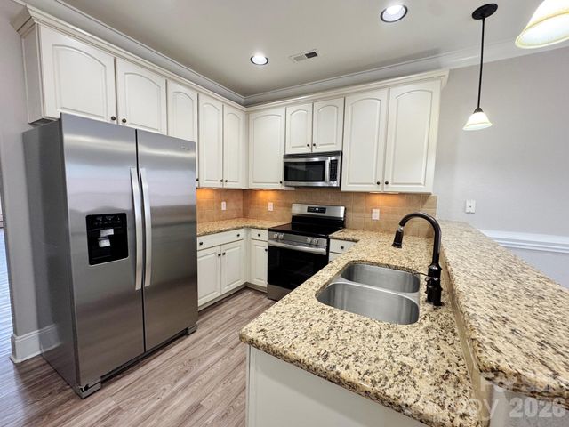 1005 Stuarts Landing Drive, Cramerton, NC 28032