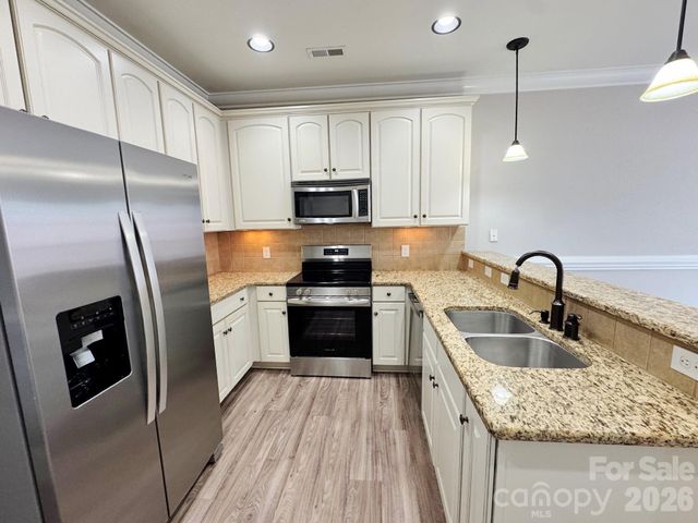 1005 Stuarts Landing Drive, Cramerton, NC 28032