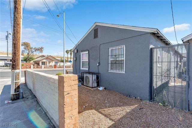 329 North 8th Street, Las Vegas, NV 89101