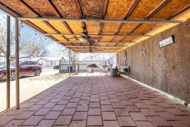 501 NE 3rd St, Andrews, TX 79714