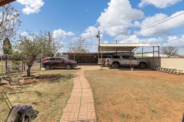 501 NE 3rd St, Andrews, TX 79714