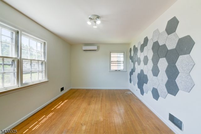15 Winding Way, West Orange Twp., NJ 07052