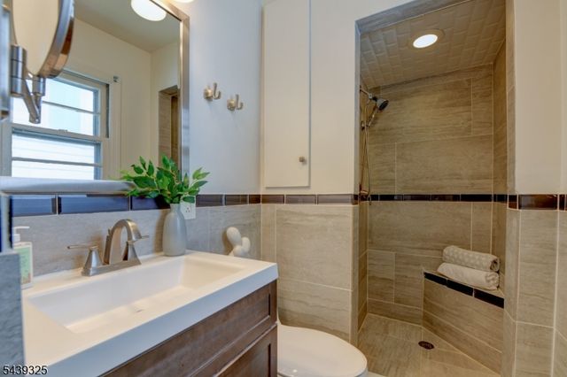 15 Winding Way, West Orange Twp., NJ 07052