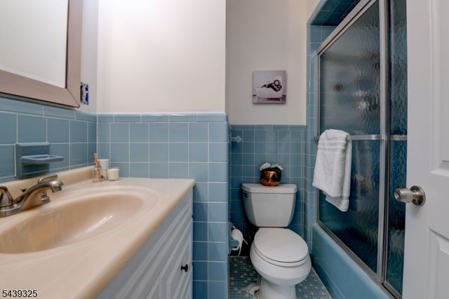 15 Winding Way, West Orange Twp., NJ 07052