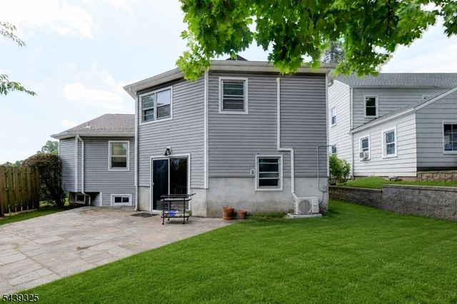 15 Winding Way, West Orange Twp., NJ 07052
