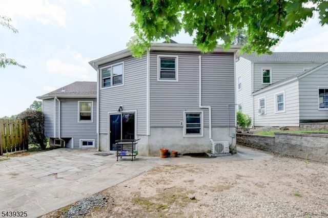 15 Winding Way, West Orange Twp., NJ 07052