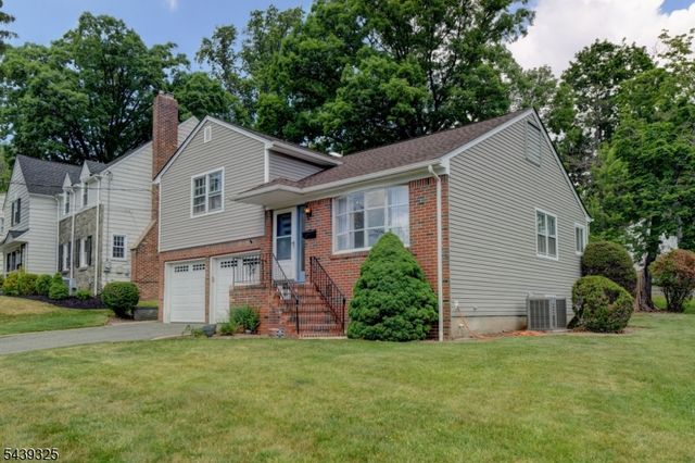 15 Winding Way, West Orange Twp., NJ 07052