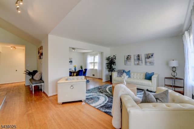 15 Winding Way, West Orange Twp., NJ 07052