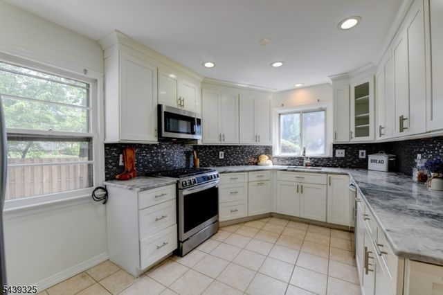 15 Winding Way, West Orange Twp., NJ 07052