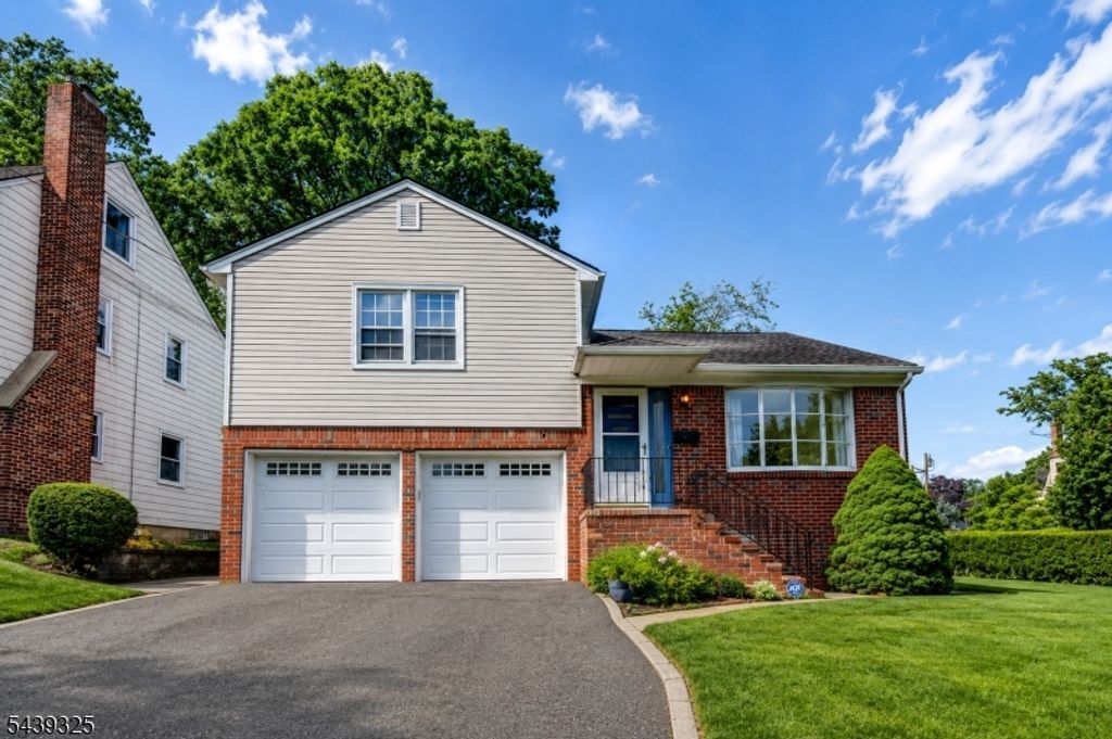 15 Winding Way, West Orange Twp., NJ 07052