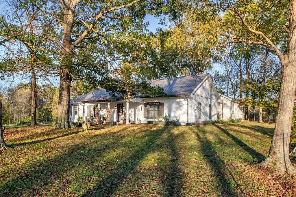 2761 Joe Reeves Rd, Lewisburg, TN 37091