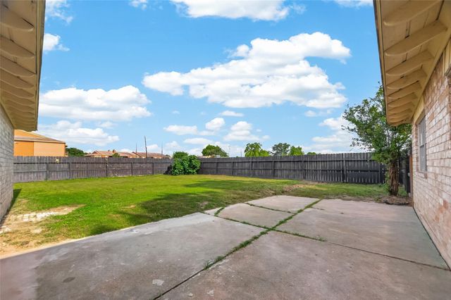 7627 Green Lawn Drive, Houston, TX 77088