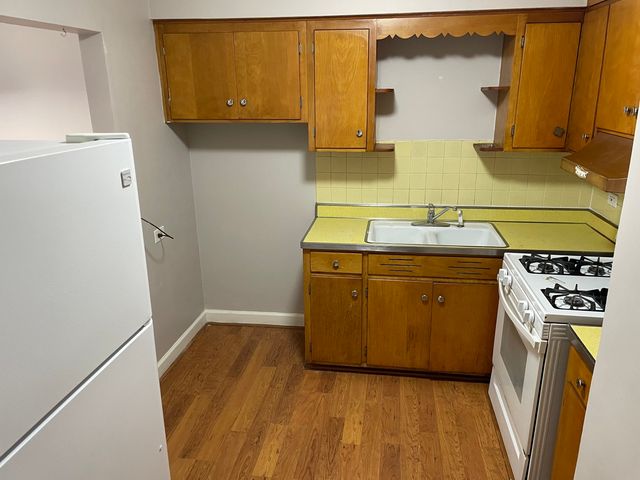 1209 N HARLEM Avenue 9, Oak Park, IL 60302