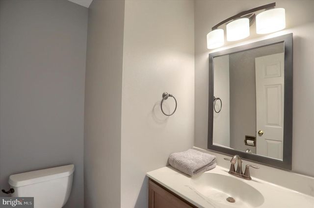 29 CHARISMA DR, Camp Hill, PA 17011