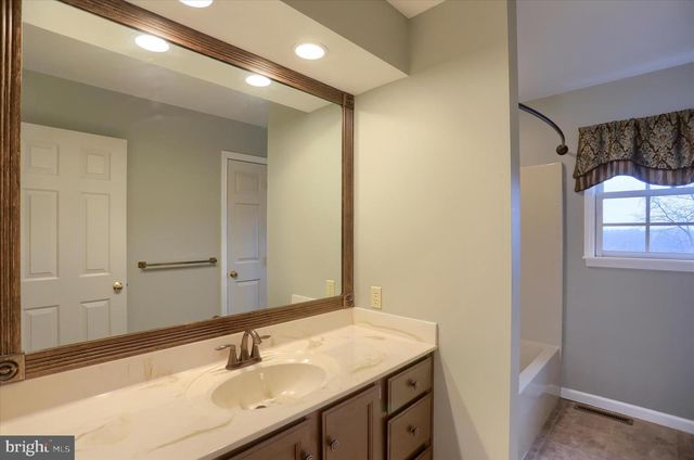 29 CHARISMA DR, Camp Hill, PA 17011