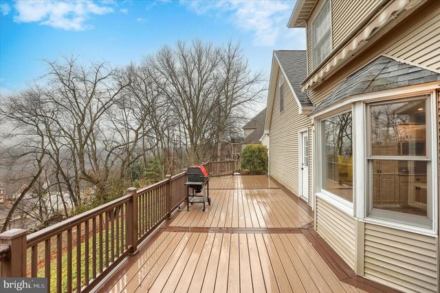 29 CHARISMA DR, Camp Hill, PA 17011