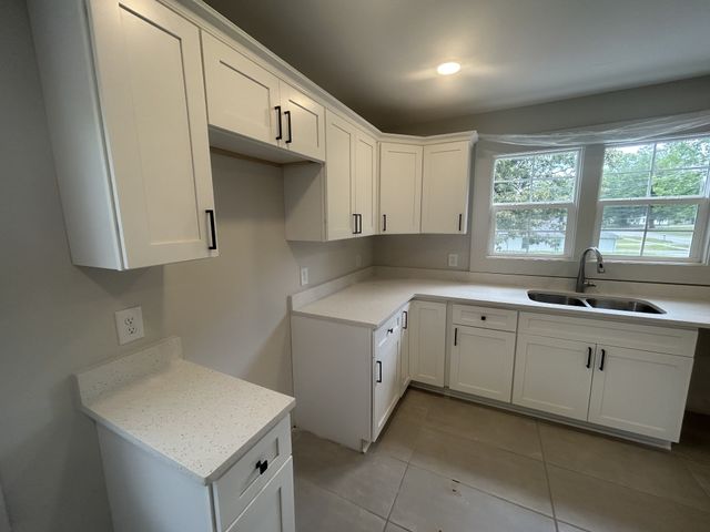 810 W Lincoln St, Tullahoma, TN 37388