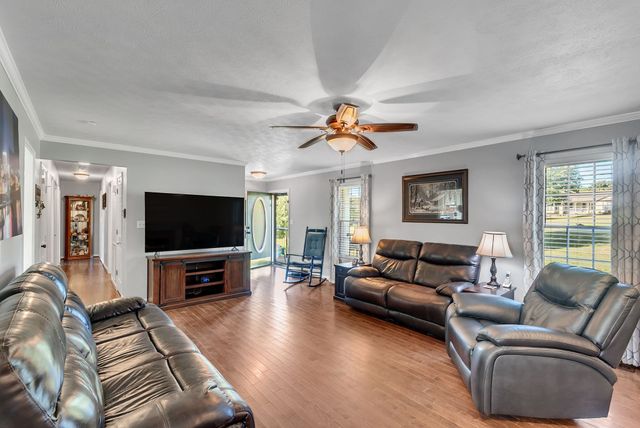 1812 Caspian Dr, Culleoka, TN 38451