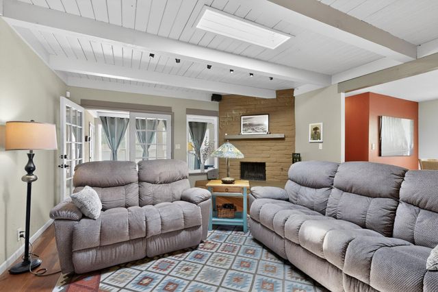 1328 Camino Amparo NW, Albuquerque, NM 87107