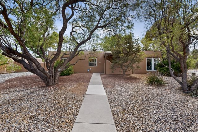 1328 Camino Amparo NW, Albuquerque, NM 87107
