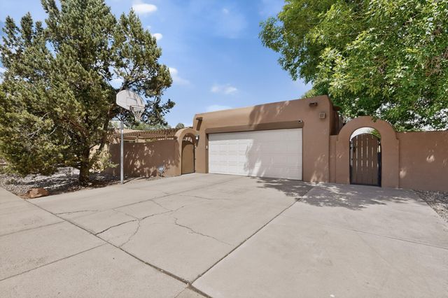1328 Camino Amparo NW, Albuquerque, NM 87107