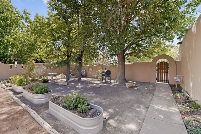 1328 Camino Amparo NW, Albuquerque, NM 87107