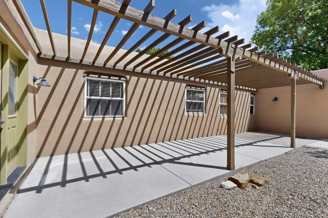 1328 Camino Amparo NW, Albuquerque, NM 87107