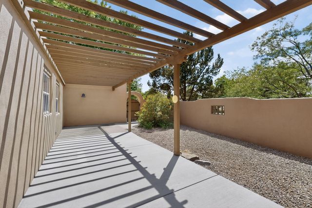 1328 Camino Amparo NW, Albuquerque, NM 87107