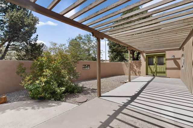 1328 Camino Amparo NW, Albuquerque, NM 87107