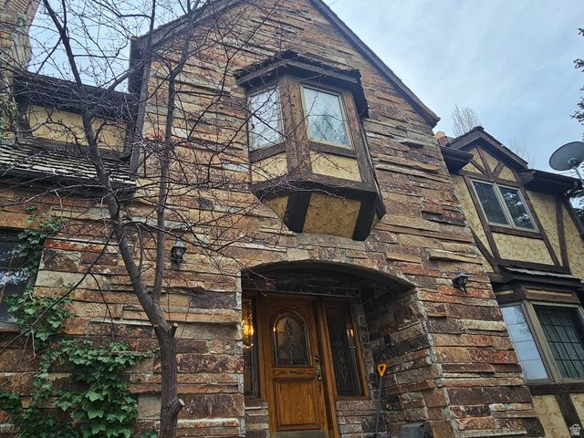 8085 S MOUNTAIN OAKS CIR, Cottonwood Heights, UT 84121